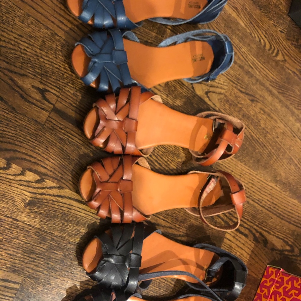 Flat sandals